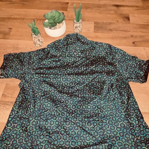 Design Shirt - Picture 2 of 3